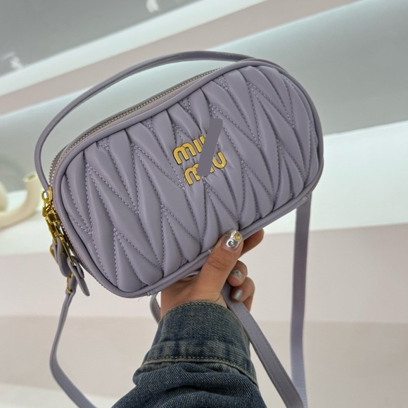Handbags - ❗️SALE❗️New lilac and gold fashion crossbody bag